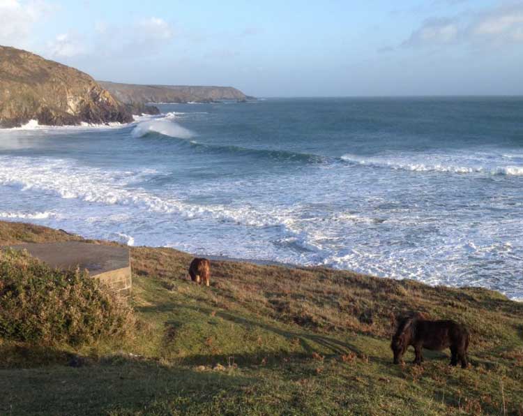 10 Best Surfing Beaches in Cornwall - Kennack Sands