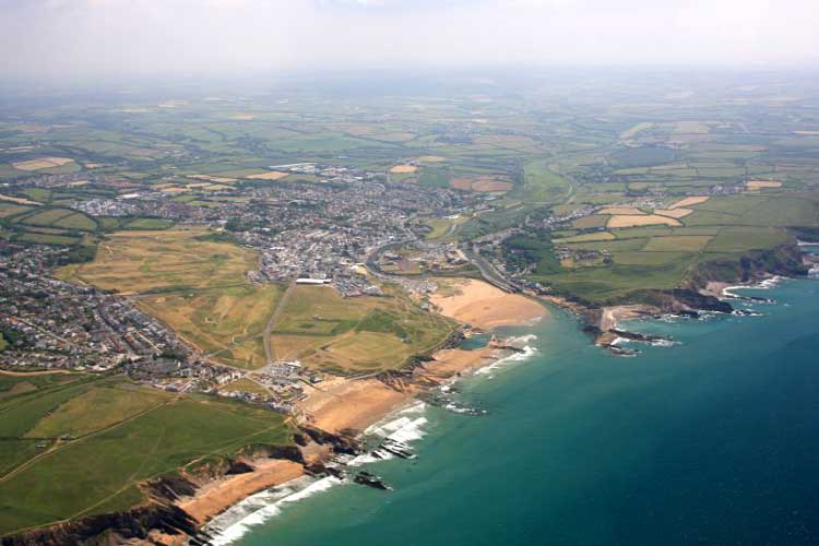 10 Best Surfing Beaches in Cornwall - Crooklets Beach, Bude