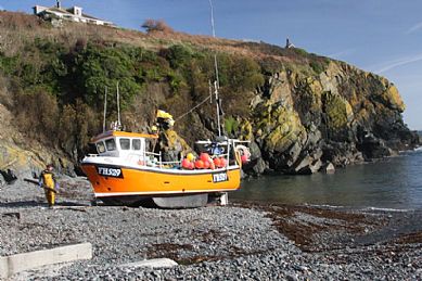 Bringing in the fishing boats at Cadgwith
