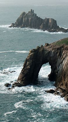 Enys Dodnan Arch