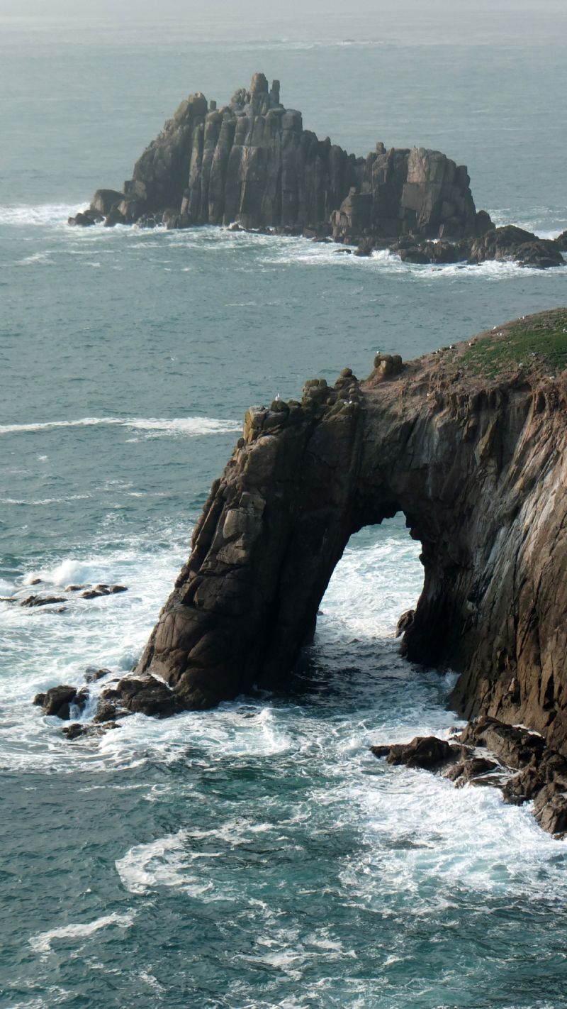 Enys Dodnan Arch