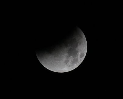 Supermoon - eclipse continues