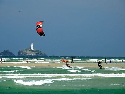 Kitesurfing on the Hayle Estuary
