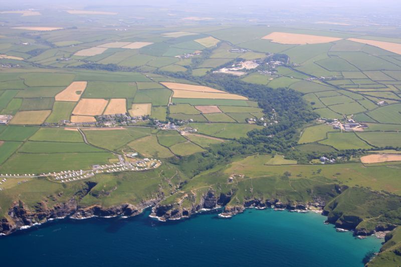 Benoath Cove adjjoing Bossiney Haven Benoath Cove adjjoing Bossiney Haven